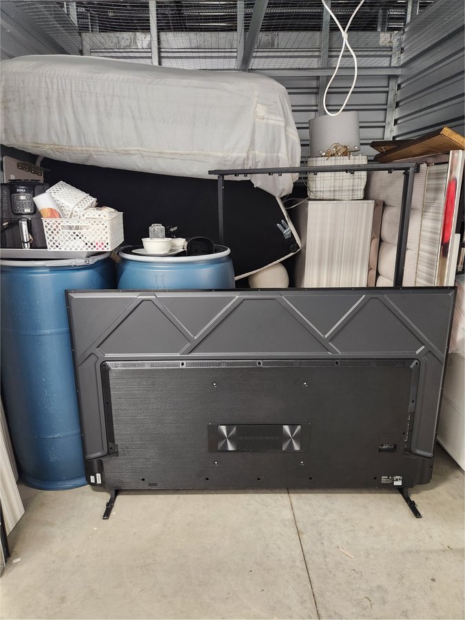 10 x 10 storage unit in Bohemia, NY