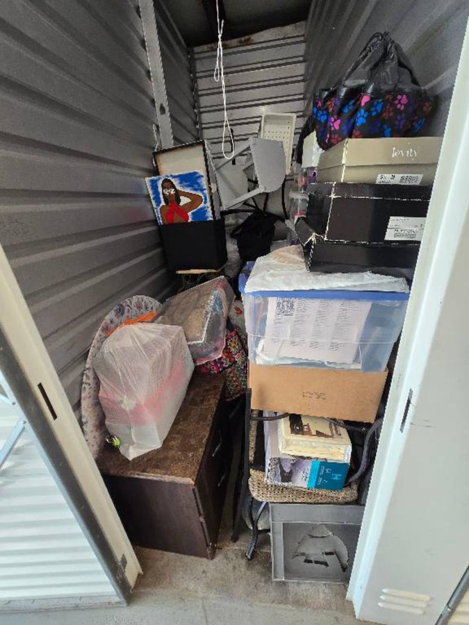 4 x 10 storage unit in Norfolk, VA