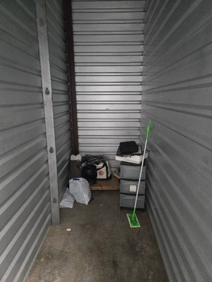4 x 10 storage unit in Norfolk, VA