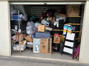 10 x 10 storage unit in Santa Fe Springs, CA