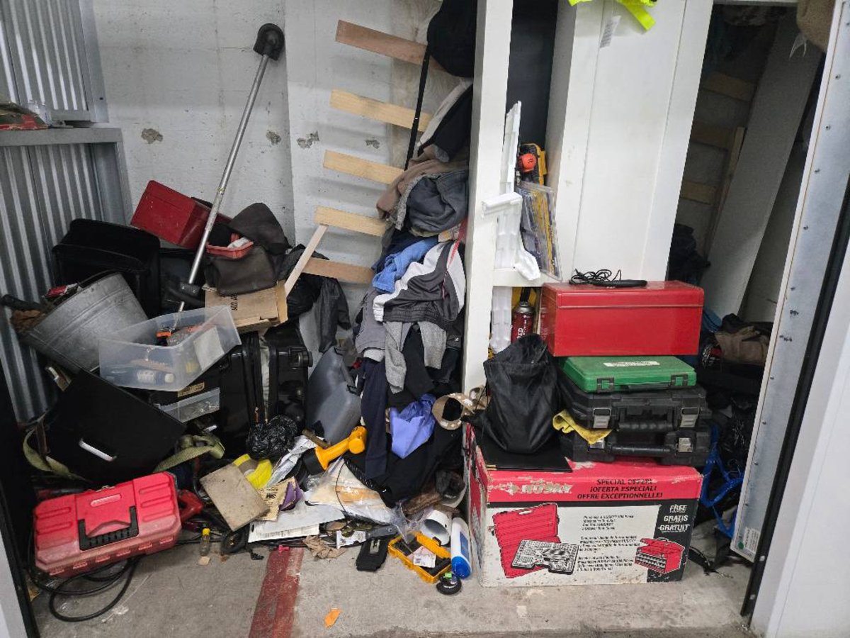 8 x 5 storage unit in Los Angeles, CA