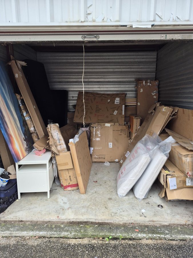 10 x 10 storage unit in Blue Springs, MO
