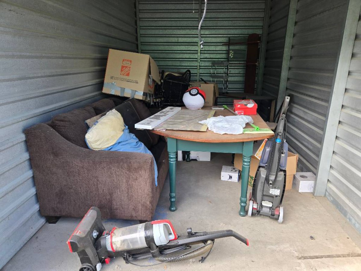 9 x 15 storage unit in Shawnee, KS