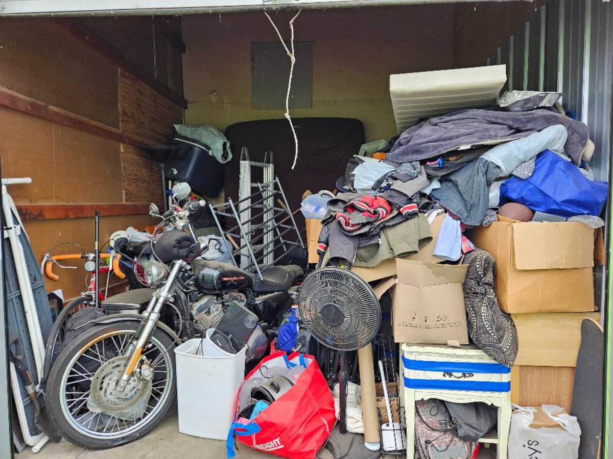 10 x 10 storage unit in Sacramento, CA