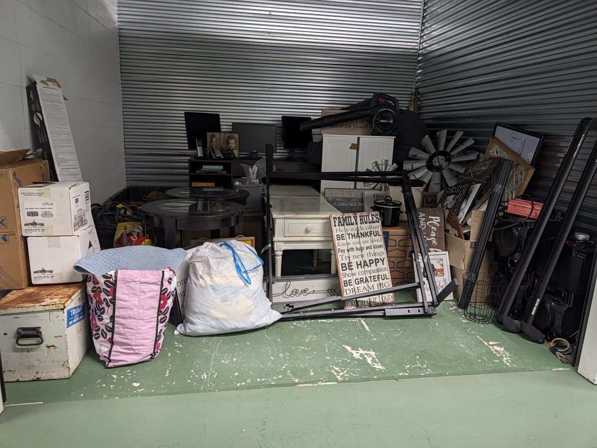 10 x 10 storage unit in Lakeland, FL