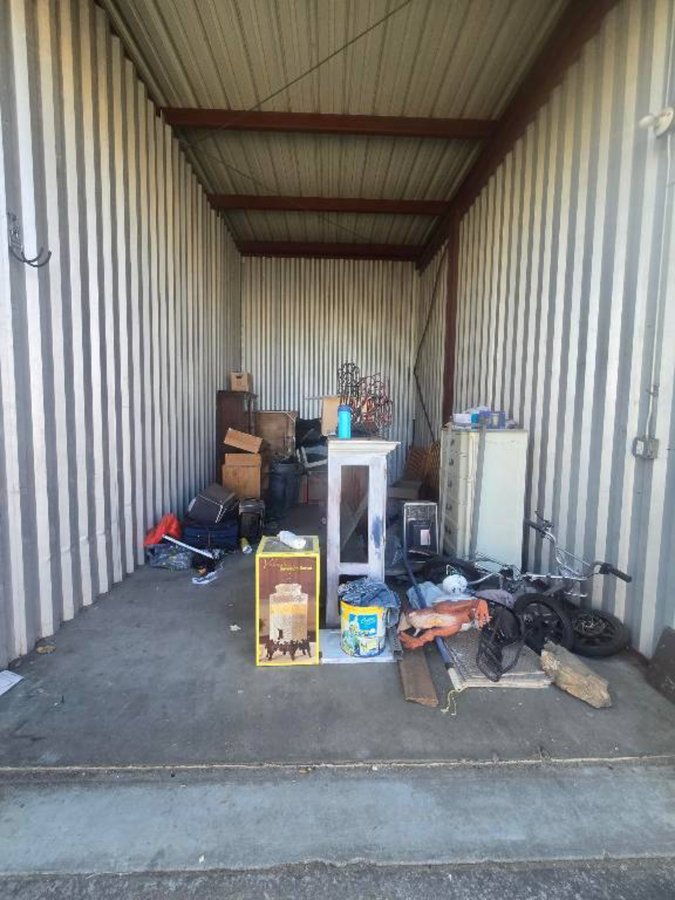 10 x 20 storage unit in Lodi, CA