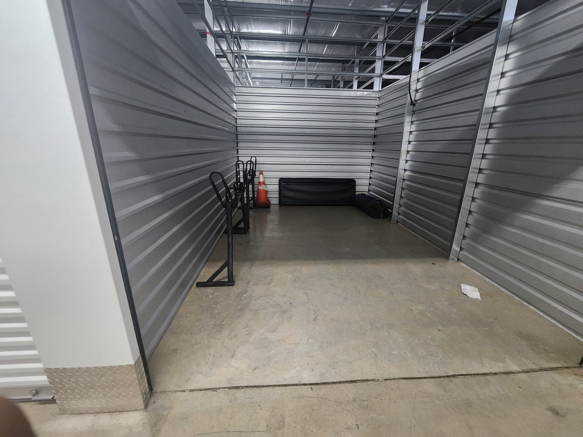 10 x 15 storage unit in Acworth, GA