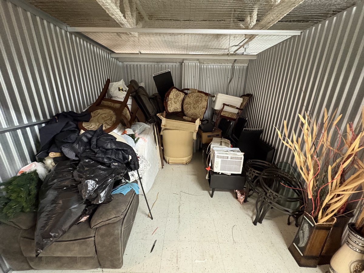 10 x 10 storage unit in Chicago, IL