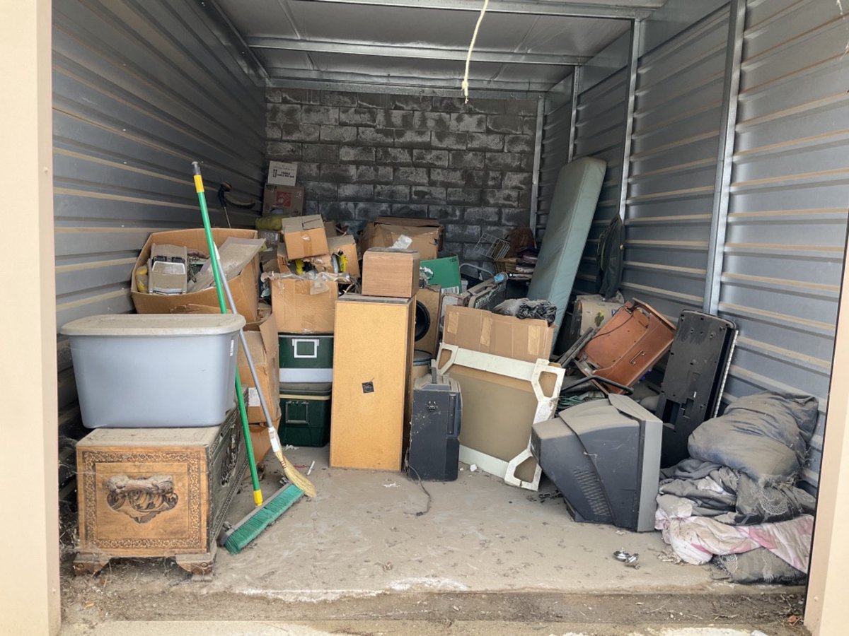 20 x 20 storage unit in Palmdale, CA