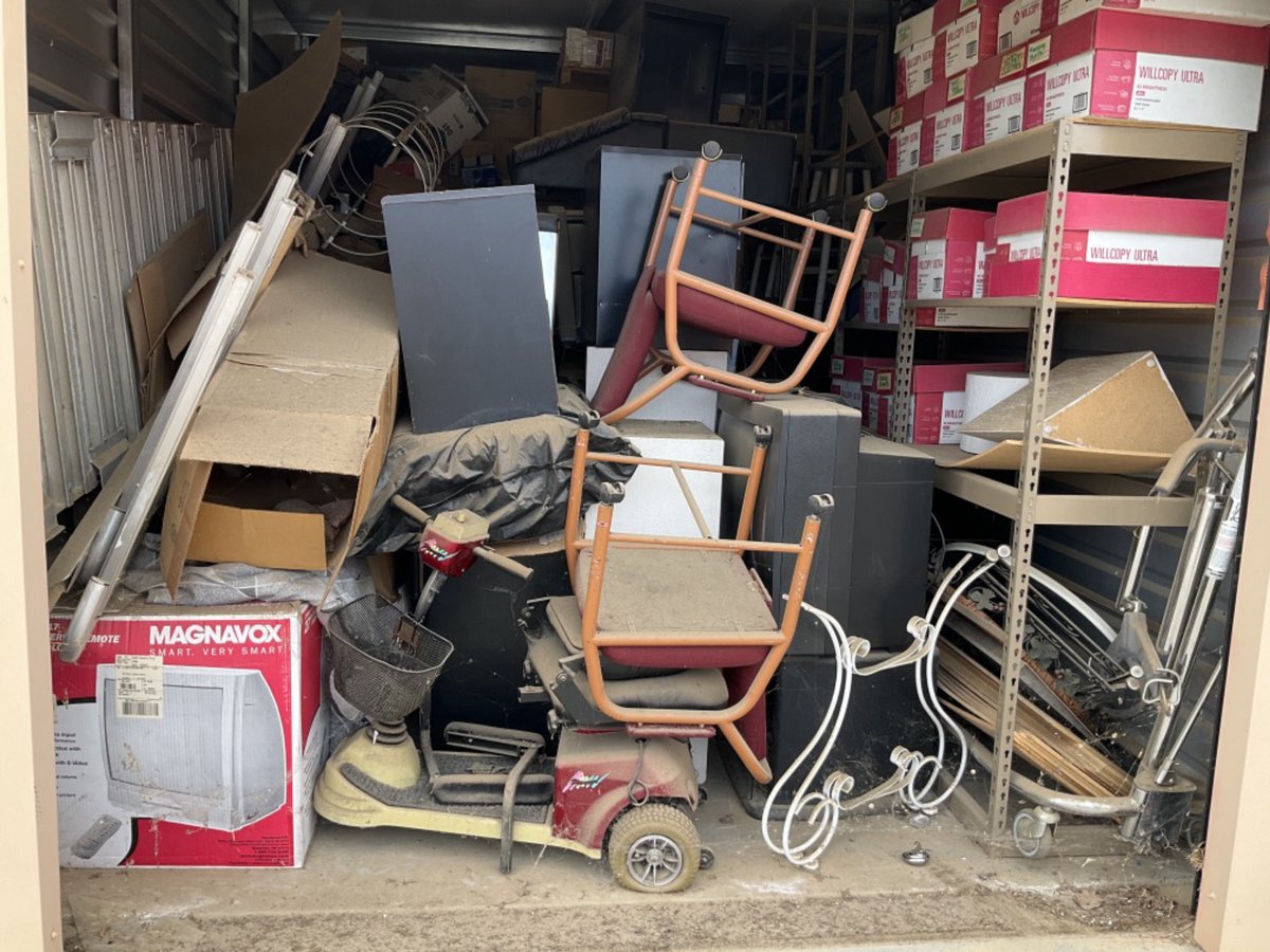 10 x 20 storage unit in Palmdale, CA