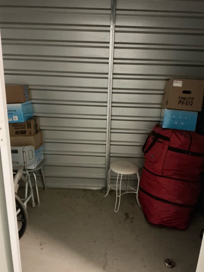 10 x 5 storage unit in Palmdale, CA