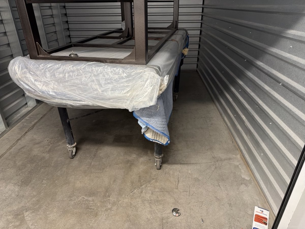 10 x 15 storage unit in Phoenix, AZ