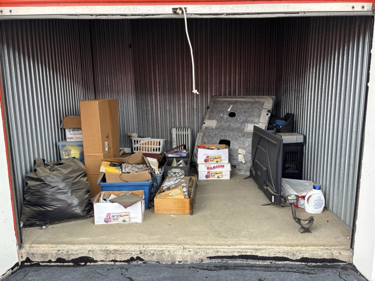 10 x 10 storage unit in East Brunswick, NJ