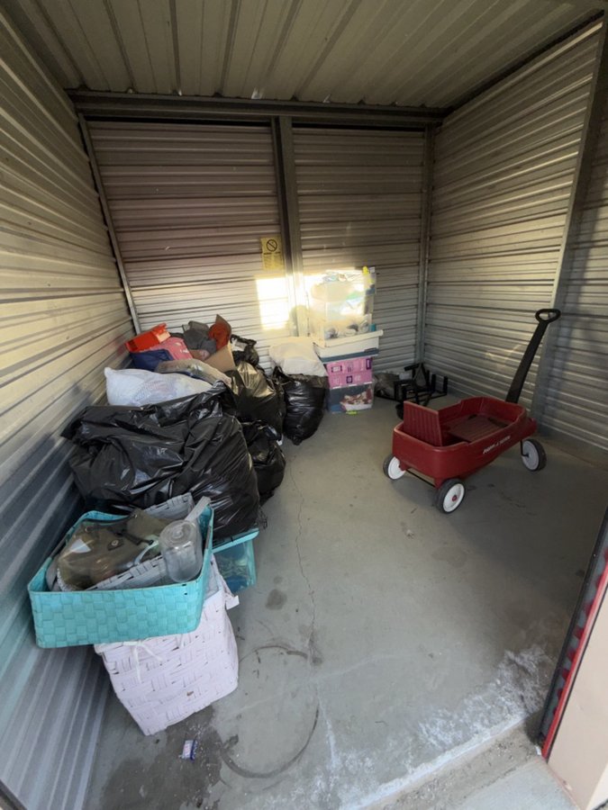 10 x 10 storage unit in Rosamond, CA