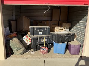 10 x 10 storage unit in Rosamond, CA