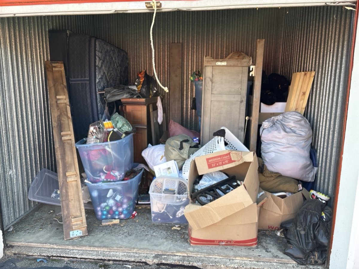 10 x 10 storage unit in East Brunswick, NJ