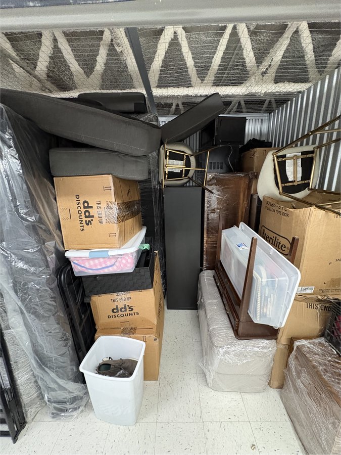 10 x 10 storage unit in Chicago, IL