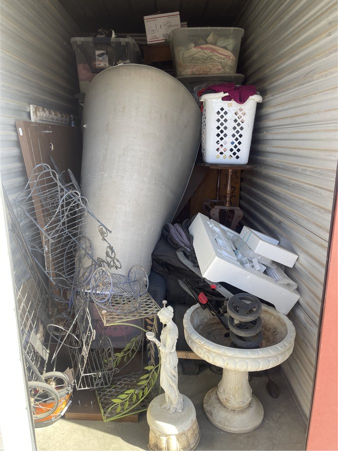 5 x 10 storage unit in Bakersfield, CA