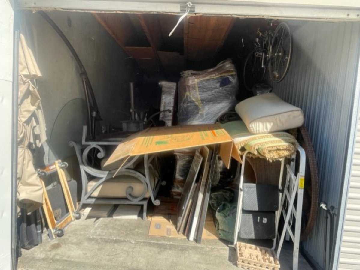 10 x 20 storage unit in Lake Forest, CA