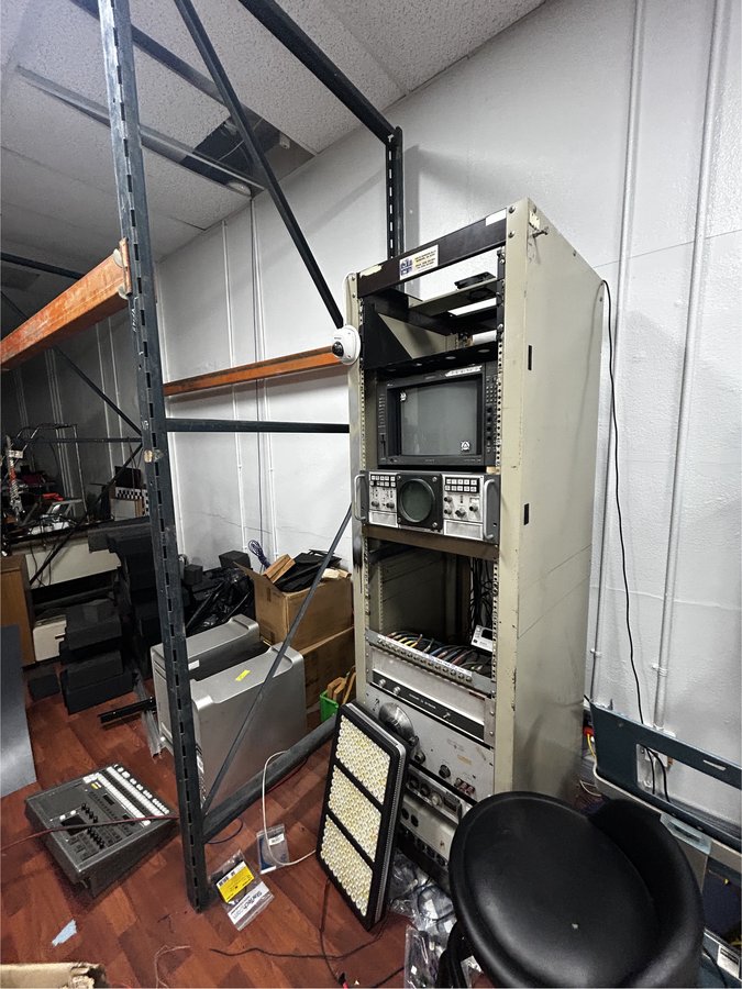 34 x 30 storage unit in Los Angeles, CA
