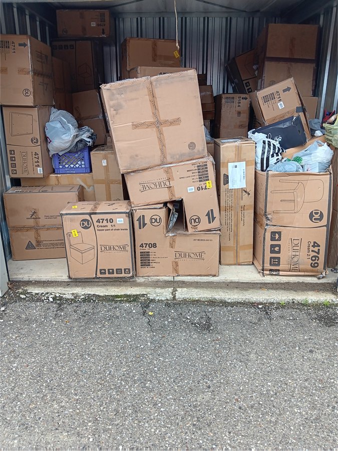 10 x 10 storage unit in Taylor, MI