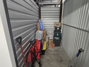 5 x 10 storage unit in Middletown, NY