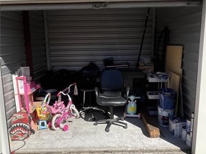 10 x 10 storage unit in Pinehurst, TX