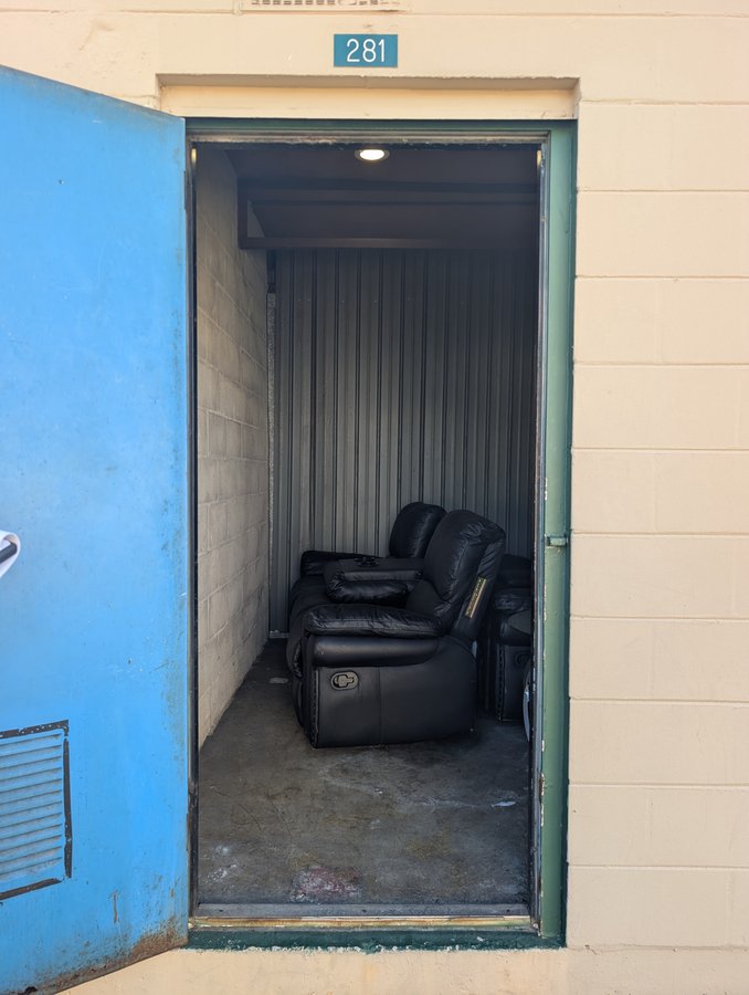 10 x 10 storage unit in Tampa, FL