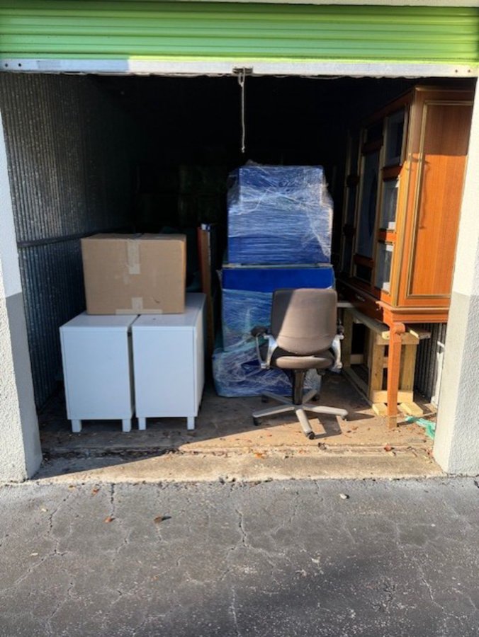 10 x 30 storage unit in Miami, FL