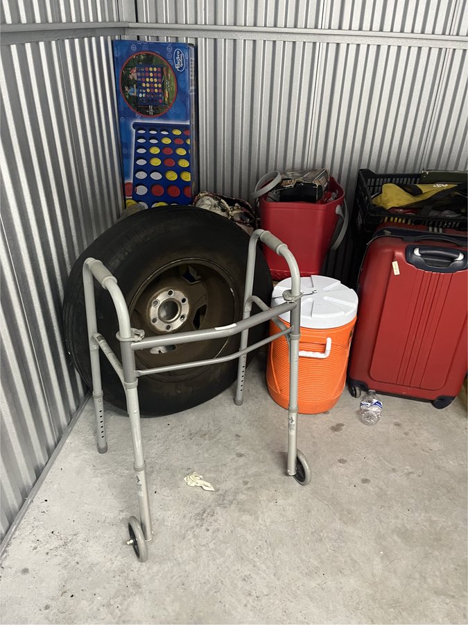 8 x 10 storage unit in Los Angeles, CA