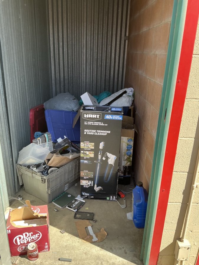 5 x 8 storage unit in Bakersfield, CA