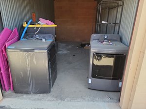 9 x 20 storage unit in Bakersfield, CA