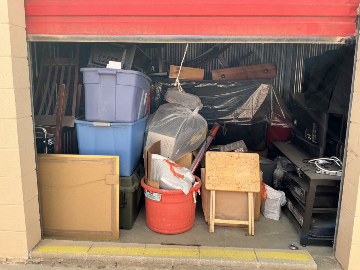 10 x 10 storage unit in Palmdale, CA