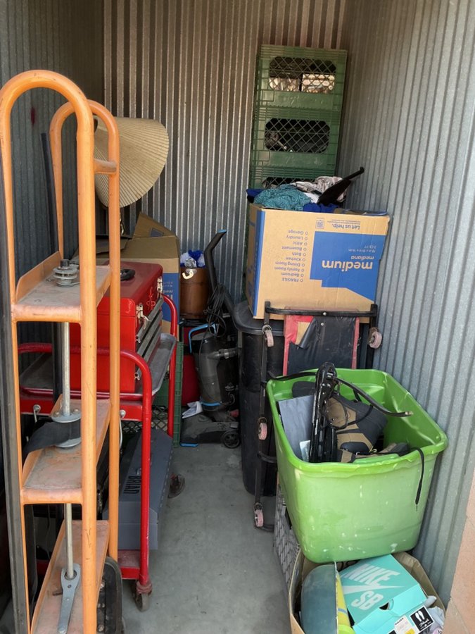 5 x 8 storage unit in Bakersfield, CA