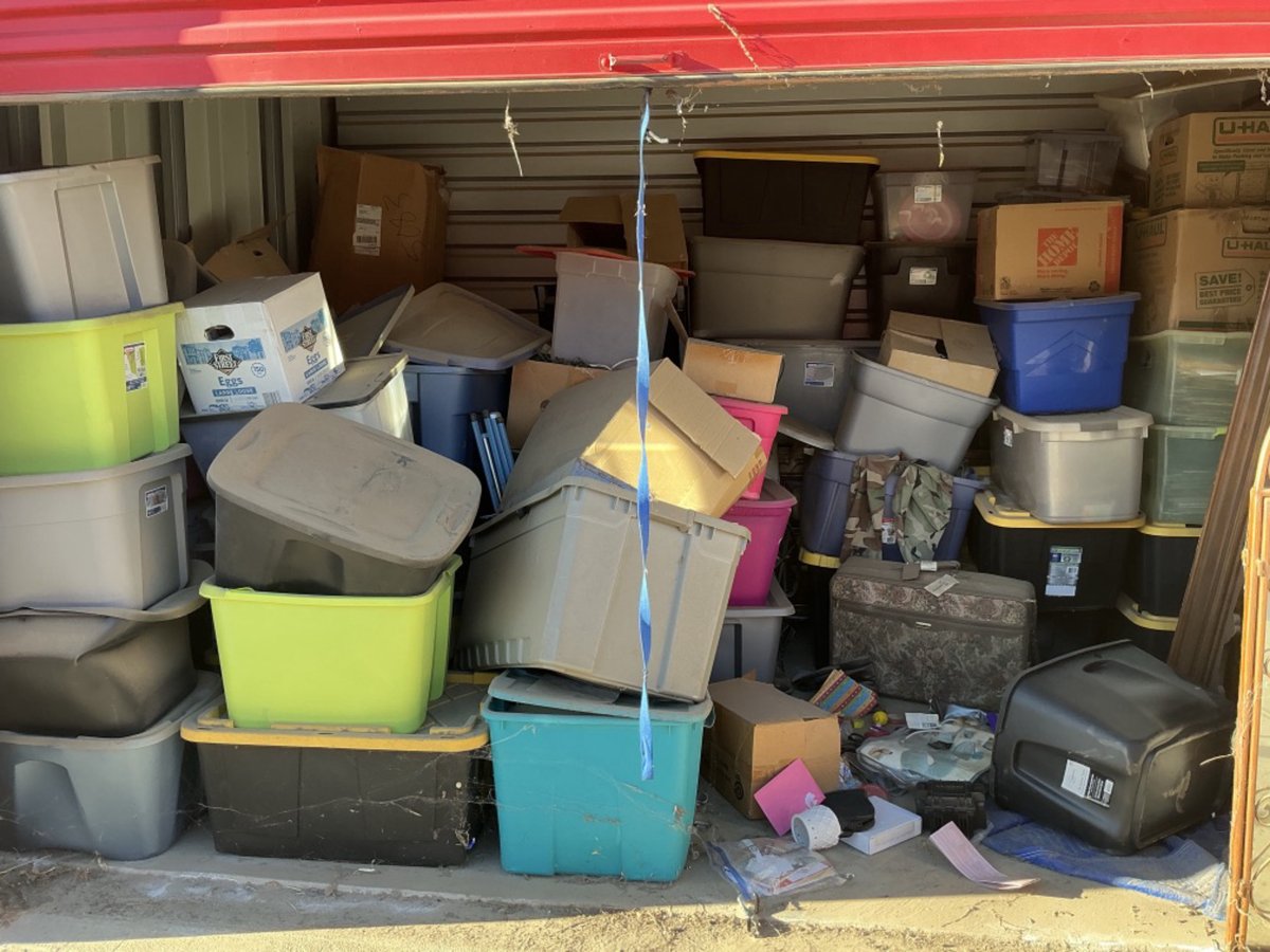 10 x 13 storage unit in Palmdale, CA