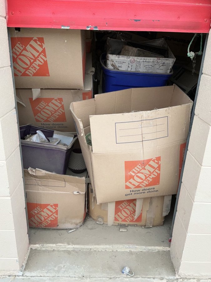 10 x 13 storage unit in Palmdale, CA