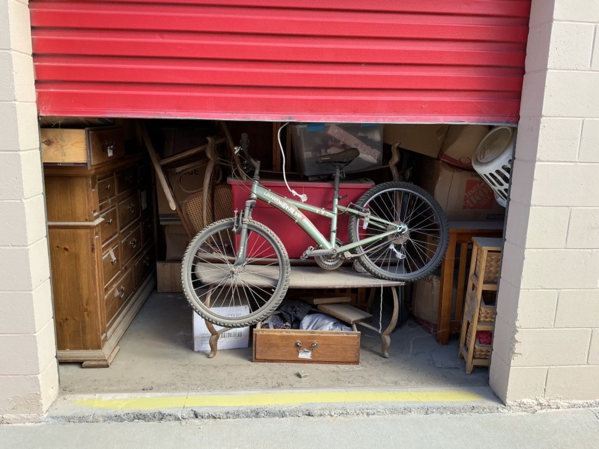 10 x 20 storage unit in Palmdale, CA