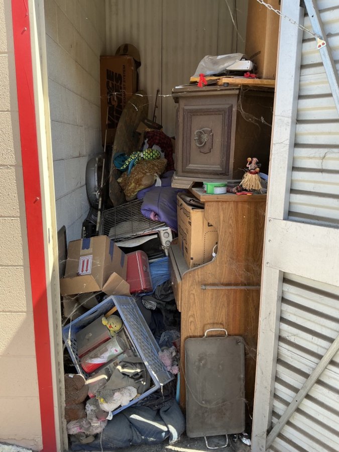5 x 8 storage unit in Bakersfield, CA
