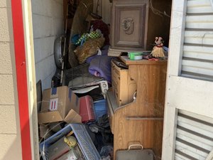 5 x 8 storage unit in Bakersfield, CA