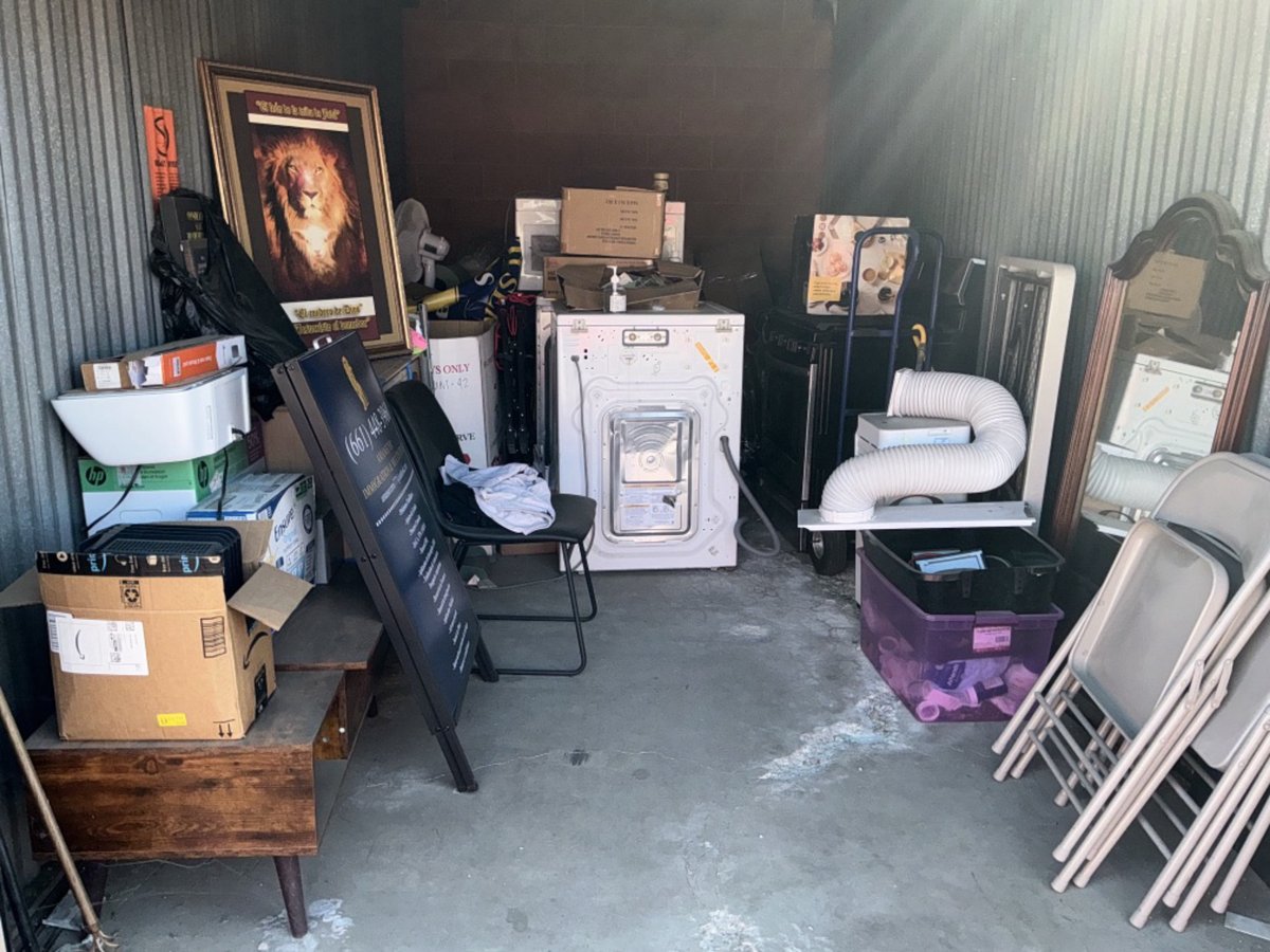 9 x 20 storage unit in Bakersfield, CA