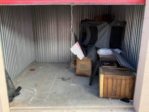 10 x 10 storage unit in Palmdale, CA