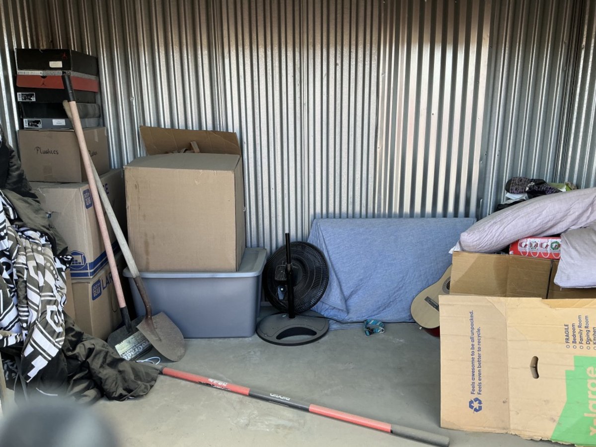 10 x 5 storage unit in Palmdale, CA