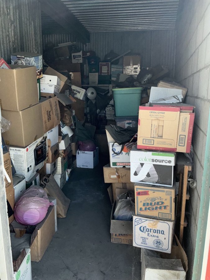 10 x 27 storage unit in Bakersfield, CA