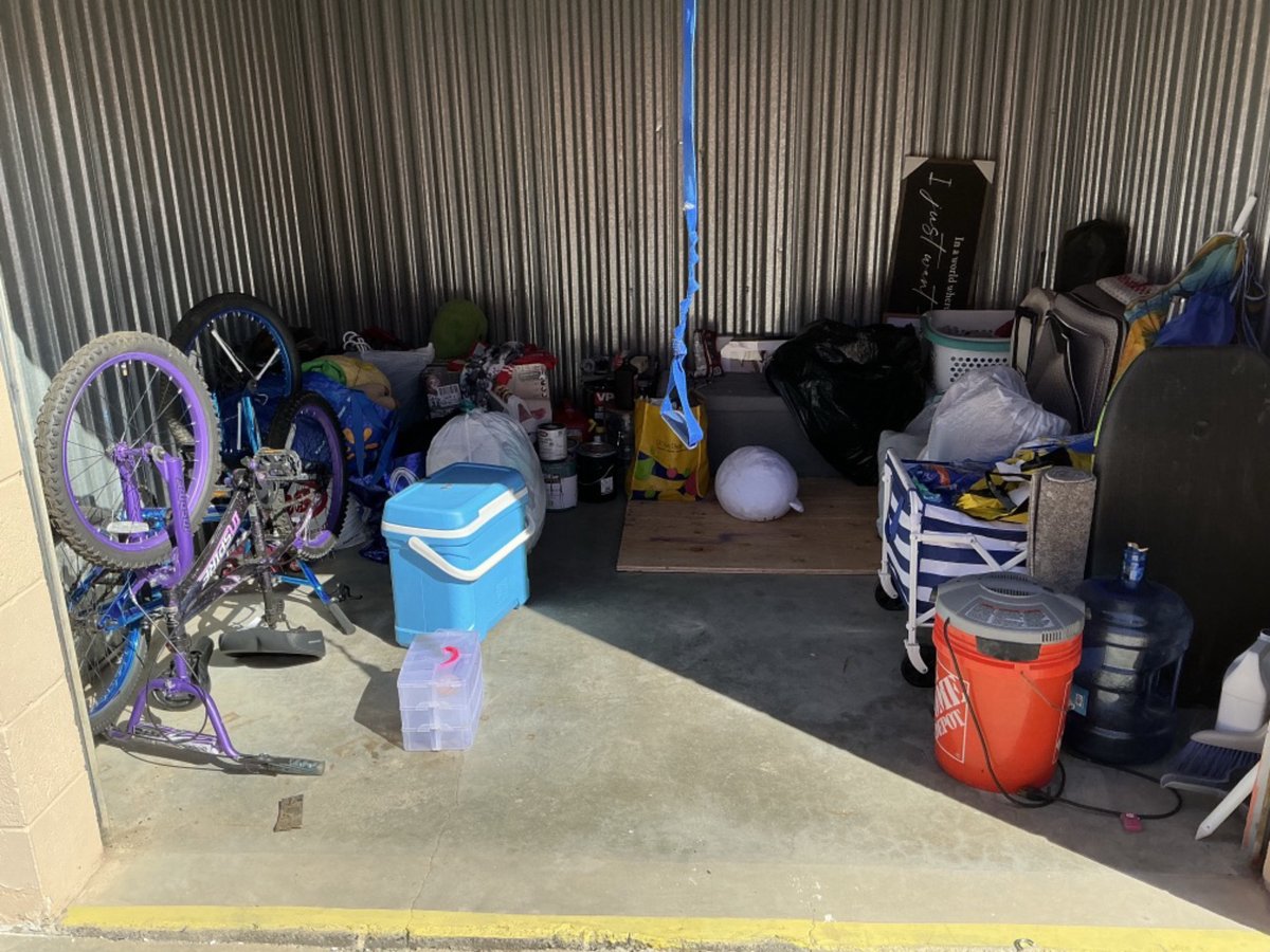 10 x 10 storage unit in Palmdale, CA
