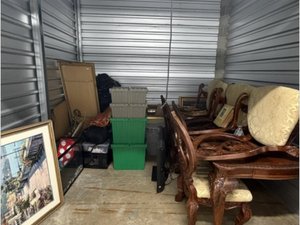 10 x 10 storage unit in Sacramento, CA