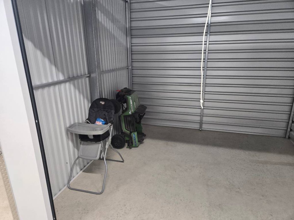 10 x 10 storage unit in Manor, TX