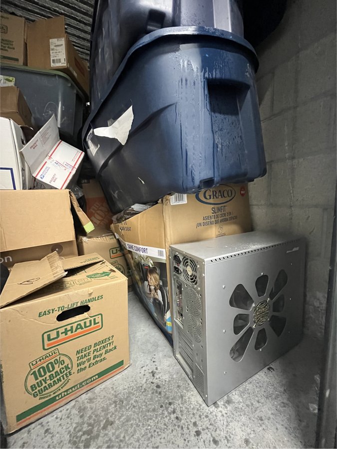 5 x 10 storage unit in Los Angeles, CA
