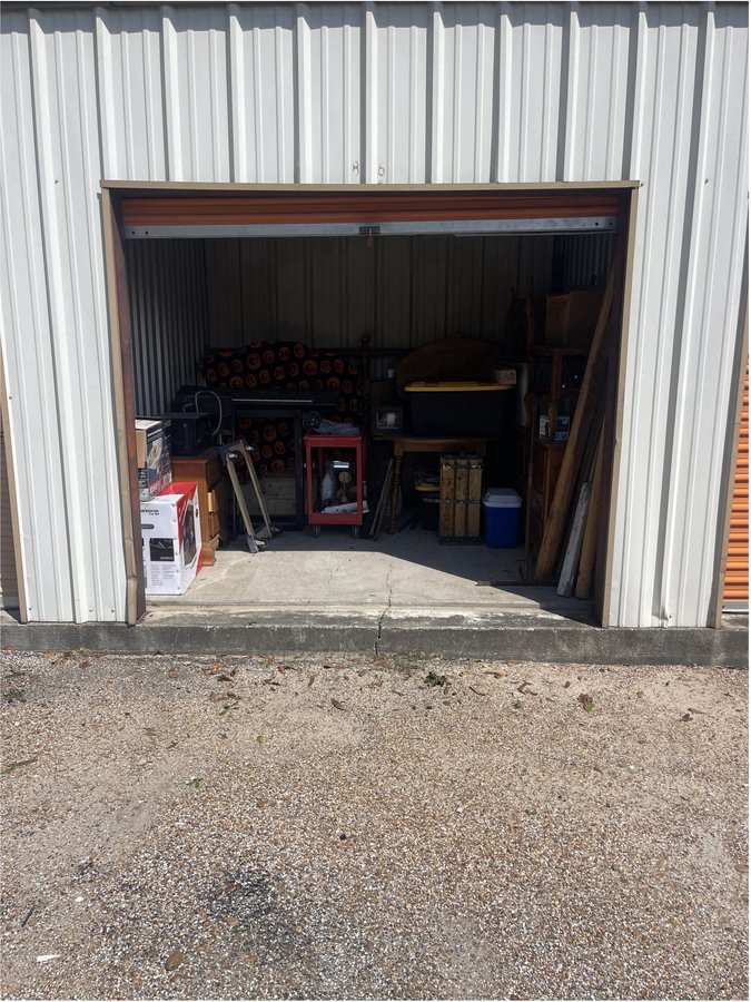 10 x 10 storage unit in Pinehurst, TX