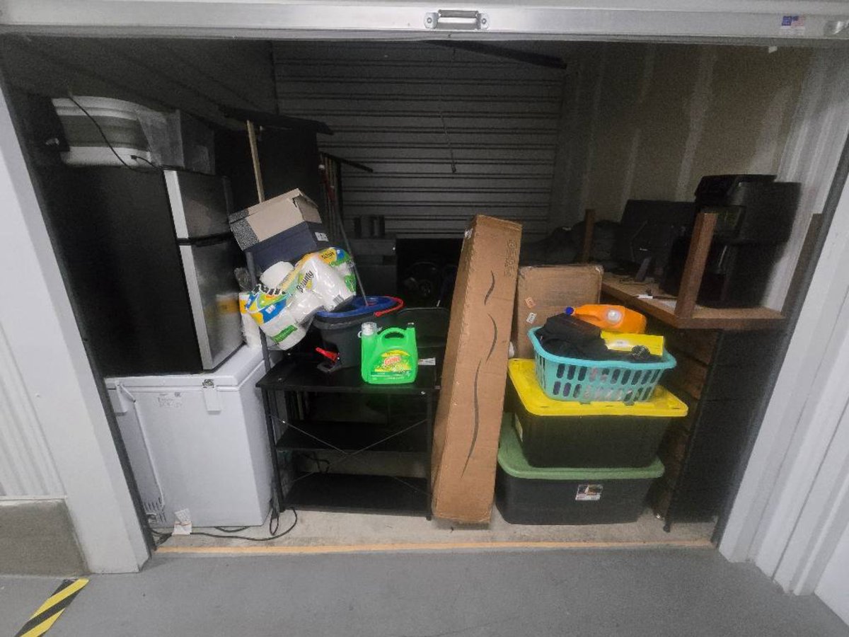 10 x 10 storage unit in Conroe, TX