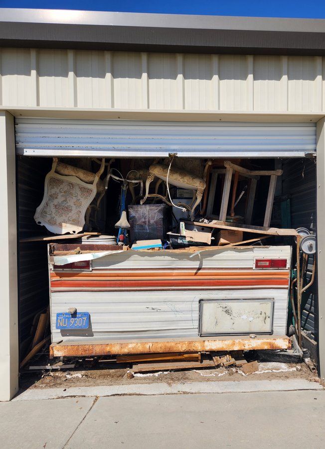 10 x 30 storage unit in Lancaster, CA